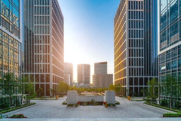 Bürogebäude mit moderner Architektur im Finanzviertel Jinan