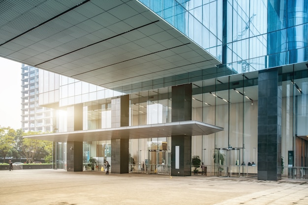 Bürogebäude und Straßen im Shanghai Financial District