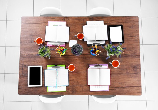 Foto bürotisch für besprechungen von oben