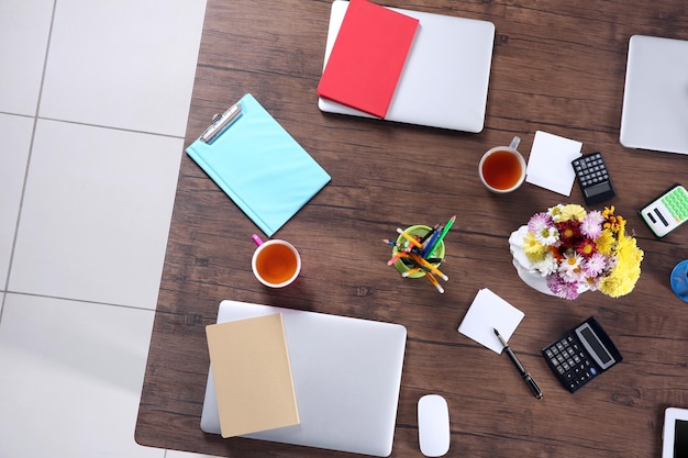 Bürotisch für Besprechungen von oben