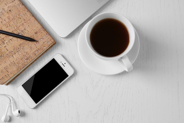 Bürotisch mit Zubehör und Gadgets Draufsicht