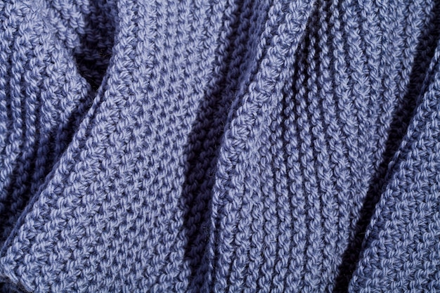 Bufanda de punto de lana azul.