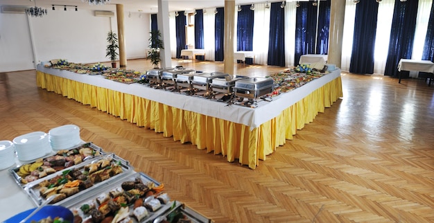 Buffet-Catering-Essensanordnung auf dem Tisch