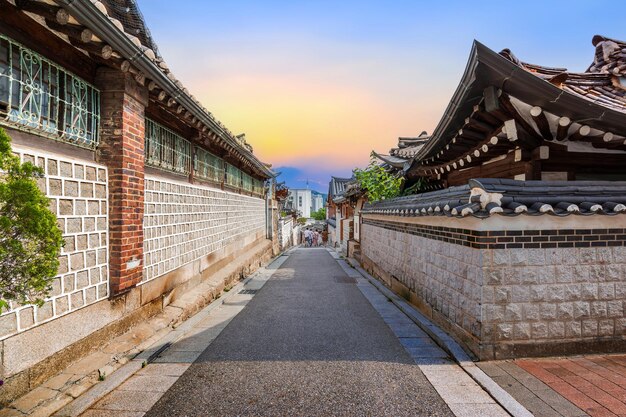 Foto bukchon hanok village ist ein stadtteil in seoul, südkorea, und ein beliebtes touristenziel.