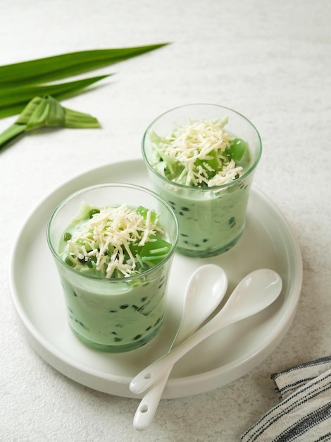 Buko Pandan ein Dessert aus den Philippinen aus Gelee junger Kokoskondensmilch