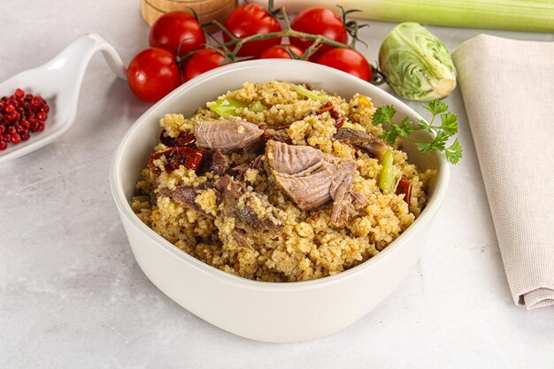 Bulgur mit Lammfleisch und Gemüse