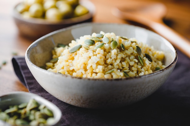 Bulgur con pepitas nutrición saludable receta fácil de alimentos almacenados durante mucho tiempo