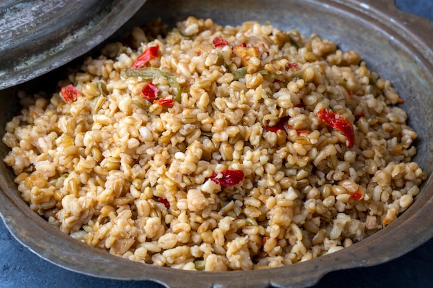 Bulgur pilaf com Firik (nome turco; firikli bulgur pilavi)