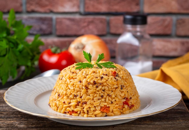 Foto bulgur pilaf com quinoa foto de conceito de comida nome turco kinoali bulgur pilavi