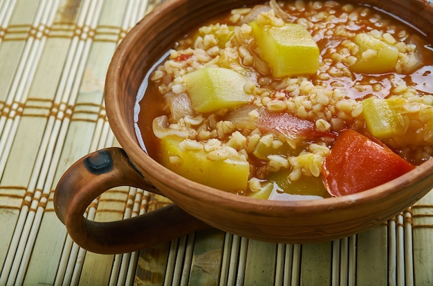 Bulgurl Kabak Yemegi Bulgur mit Zucchini, türkisches Sommergericht