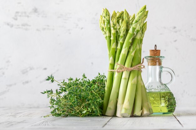 Bund frischer Spargel