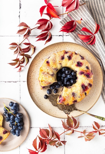 Bundt cake casero con uva sultana