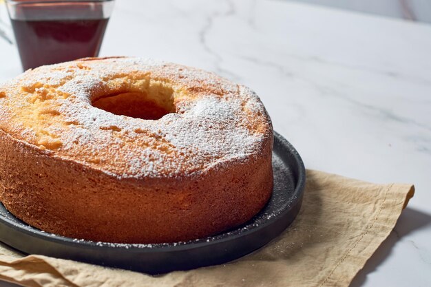 Bundt Cake cubierto con glaseado de azúcar