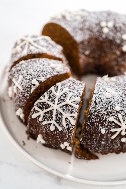 Foto bundt cake de jengibre con relleno de caramelo