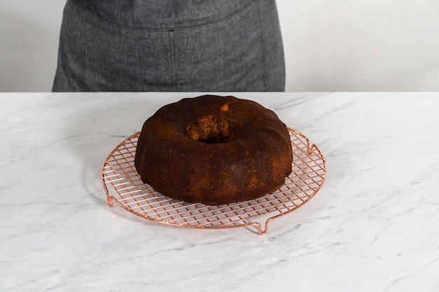 Foto bundt cake de jengibre con relleno de caramelo