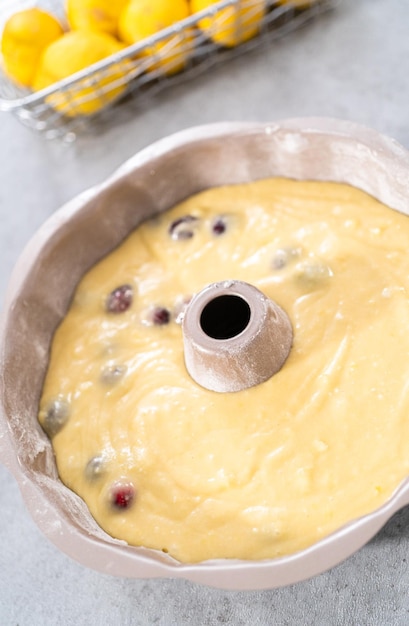 Bundt cake de limón y arándanos