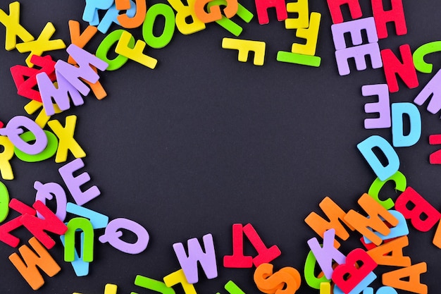 Foto bunte buchstaben des alphabets