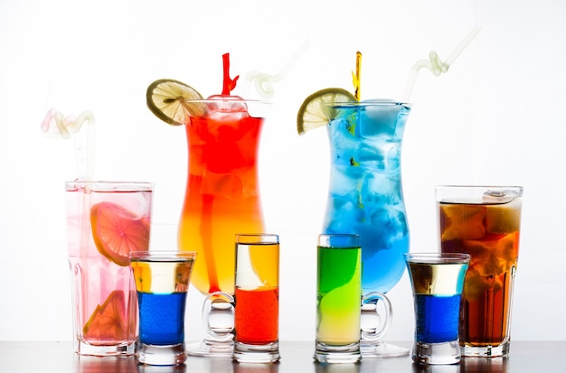 Foto bunte cocktails