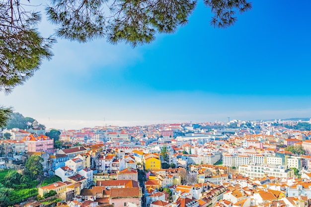 Bunte Draufsicht auf Lissabon, Portugal.