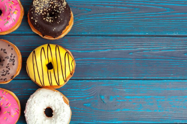 Bunte frische Donuts