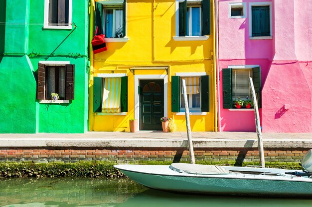 Bunte Häuser in Burano-Insel nahe Venedig, Italien