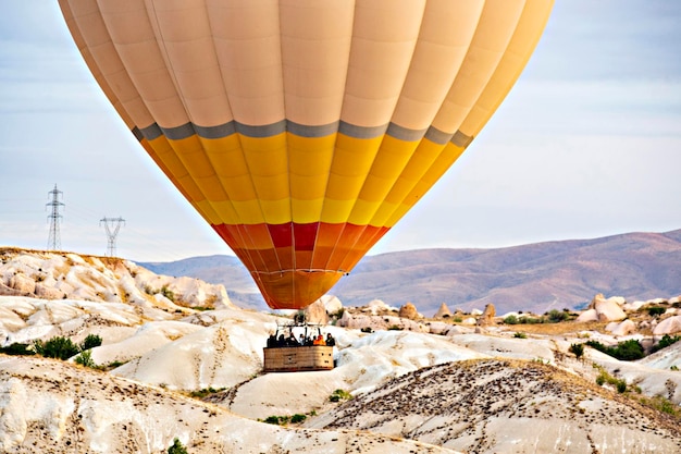 Bunte Heißluftballons in der Luft über Kappadokien (Kapadokya), Greme Türkei