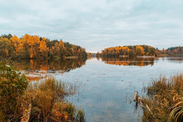 Bunte Herbstlandschaftsruhereise