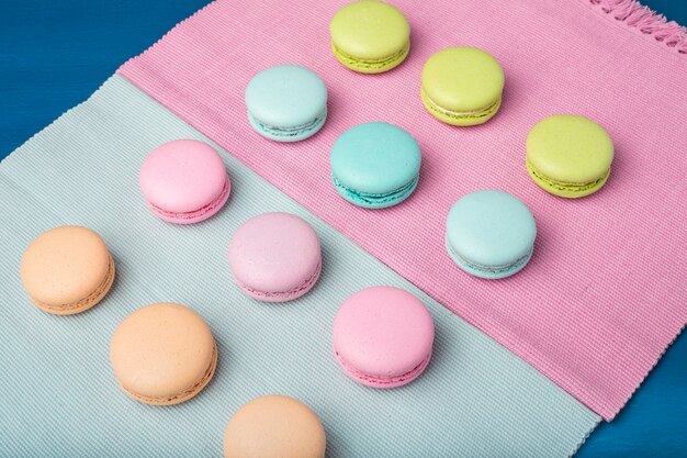 Bunte Macarons.