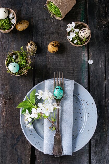 Foto bunte ostern-wachteleier