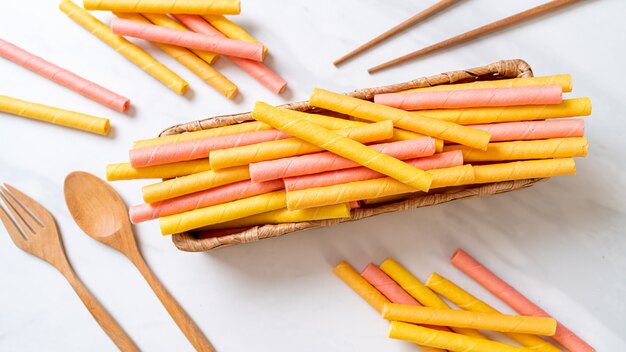 Bunte Waffelrollensticks