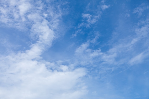 Bunte Wolken am Himmel, Fantastischer Himmel und bunte Wolken, Bunte Wolken in Wolken.