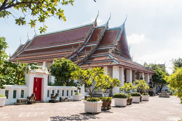 Bunter buddhistischer Tempel in Thailand