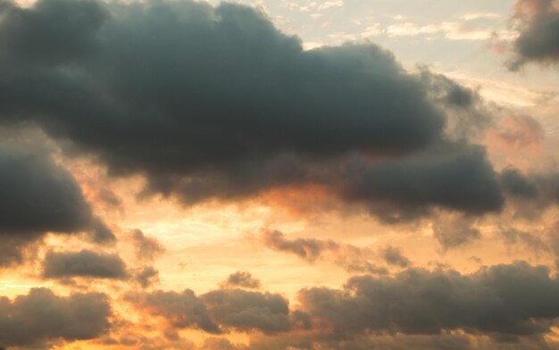 Bunter Himmel mit Wolken