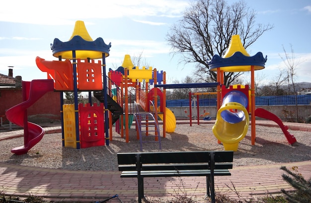 Bunter Spielplatz im Park