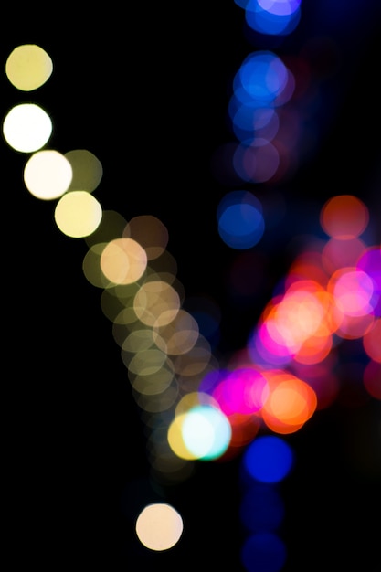 Foto buntes bokeh des lichtes auf straßenhintergrund