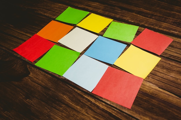 Buntes klebriges Post-It