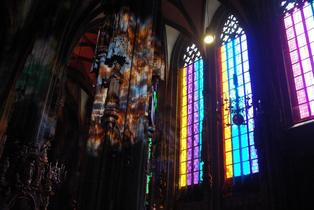 Buntes Licht in der St.-Stephans-Kirche