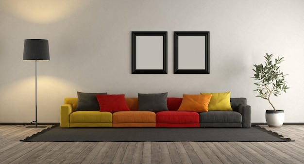 Buntes Sofa in einem Wohnzimmer