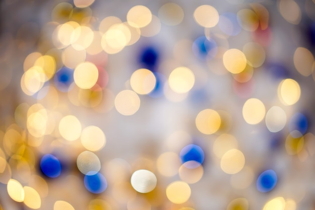 Buntes und schönes verschwommenes Kreis-Bokeh, unscharfer Hintergrund im Weihnachtskonzept und -thema.