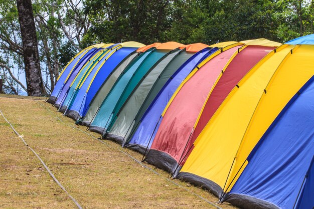 Buntes Zelt auf dem Campingplatz