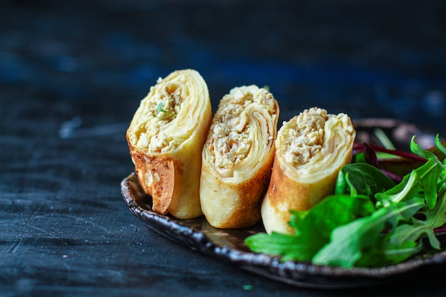 Buñuelos de panqueques con pollo