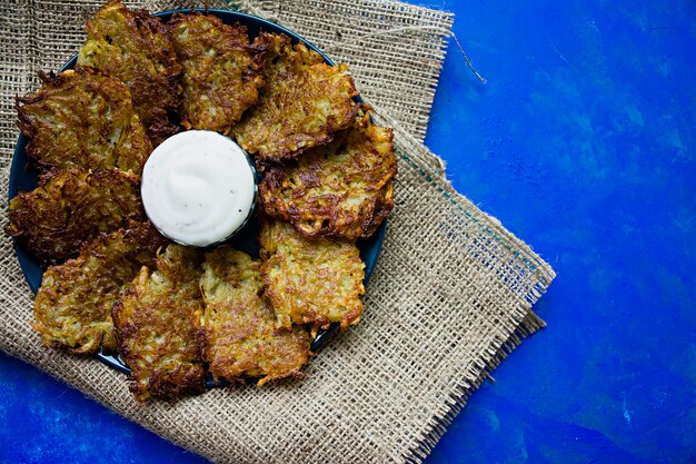 Buñuelos De Patata Con Salsa