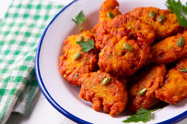 Buñuelos preparados con harina y calabaza. Receta tradicional española.