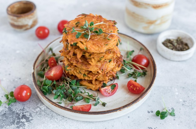 Buñuelos veganos con boniato y hierbas