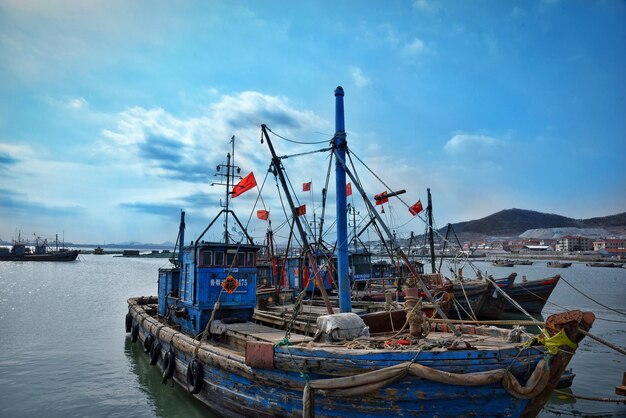 Buque amarrado en el puerto