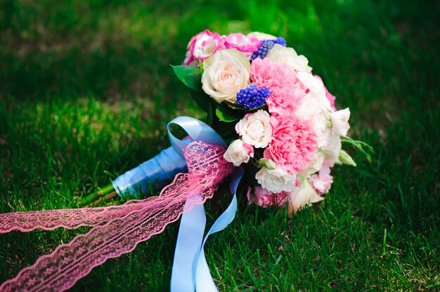 Buquê de casamento, buquê de lindas flores no dia do casamento