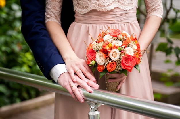 Buquê de casamento, buquê de lindas flores no dia do casamento