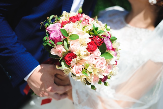 Buquê de casamento, buquê de lindas flores no dia do casamento