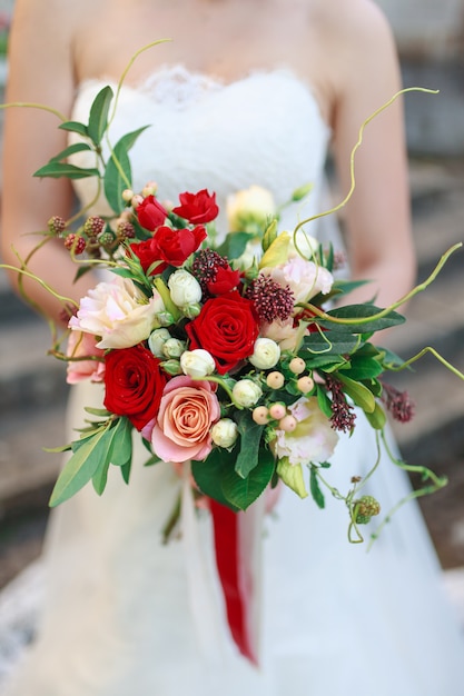 Buquê de casamento de flores, incluindo Red hypericum¡