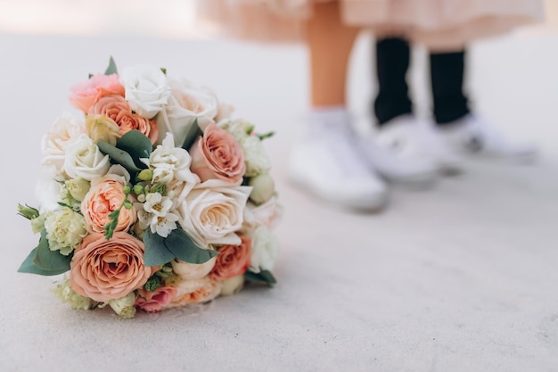 Buquê de casamento na areia